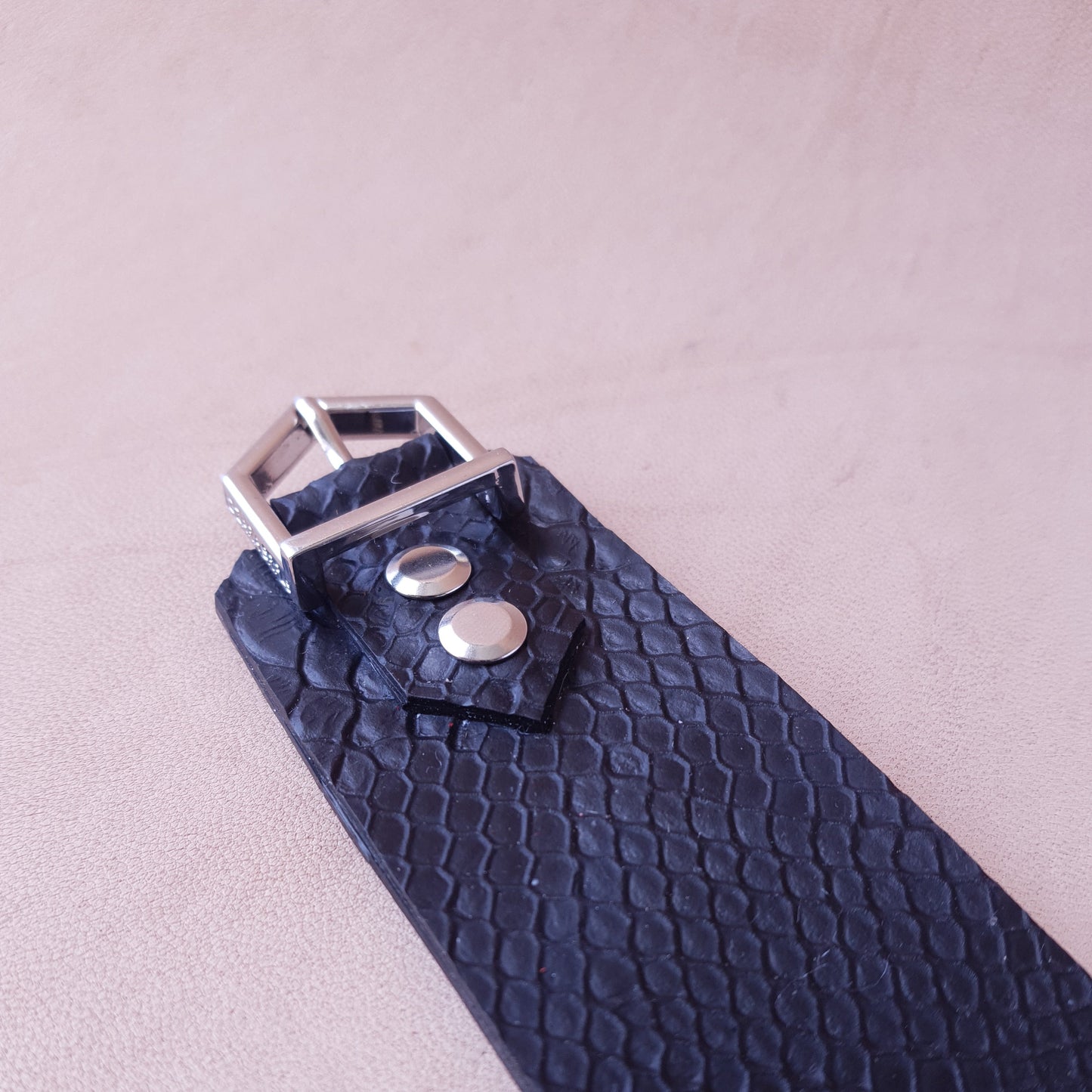 Collier en latex - 38 cm - noir