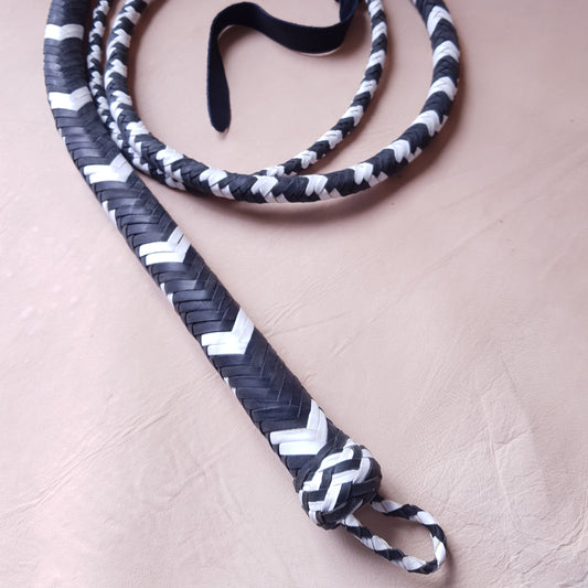 Fouet bullwhip - 240 cm en cuir tressé - noir & blanc