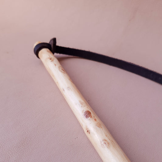 Fouet manche en bois - 105 cm en cuir - noir