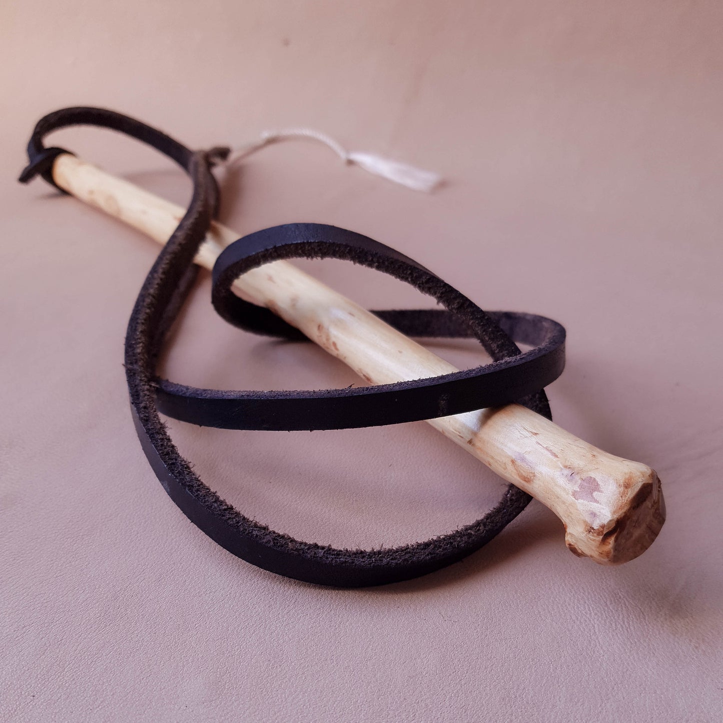 Fouet manche en bois - 105 cm en cuir - noir
