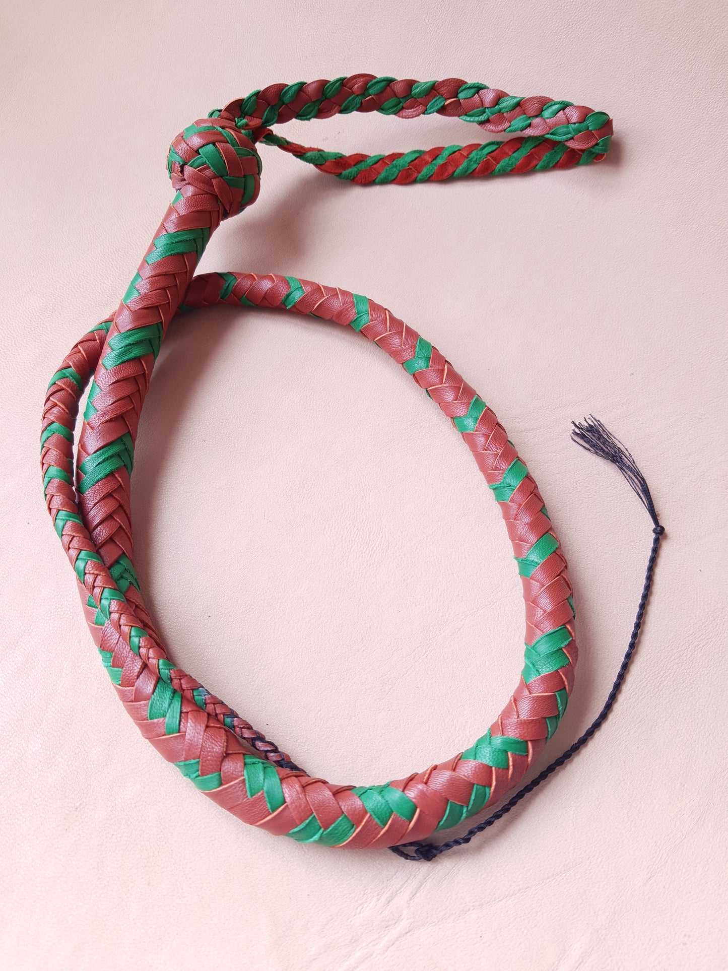 Fouet single tail - 80 cm en cuir tressé - marron & vert