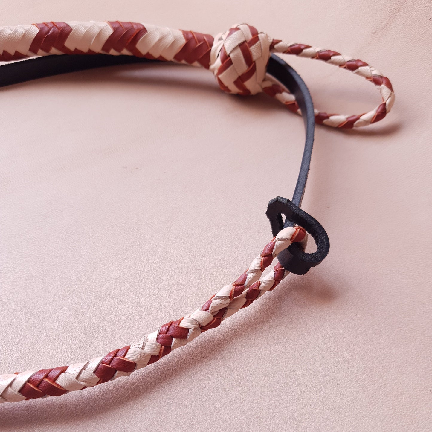 Fouet cravache mexicaine - 60 cm en cuir tressé - beige & marron