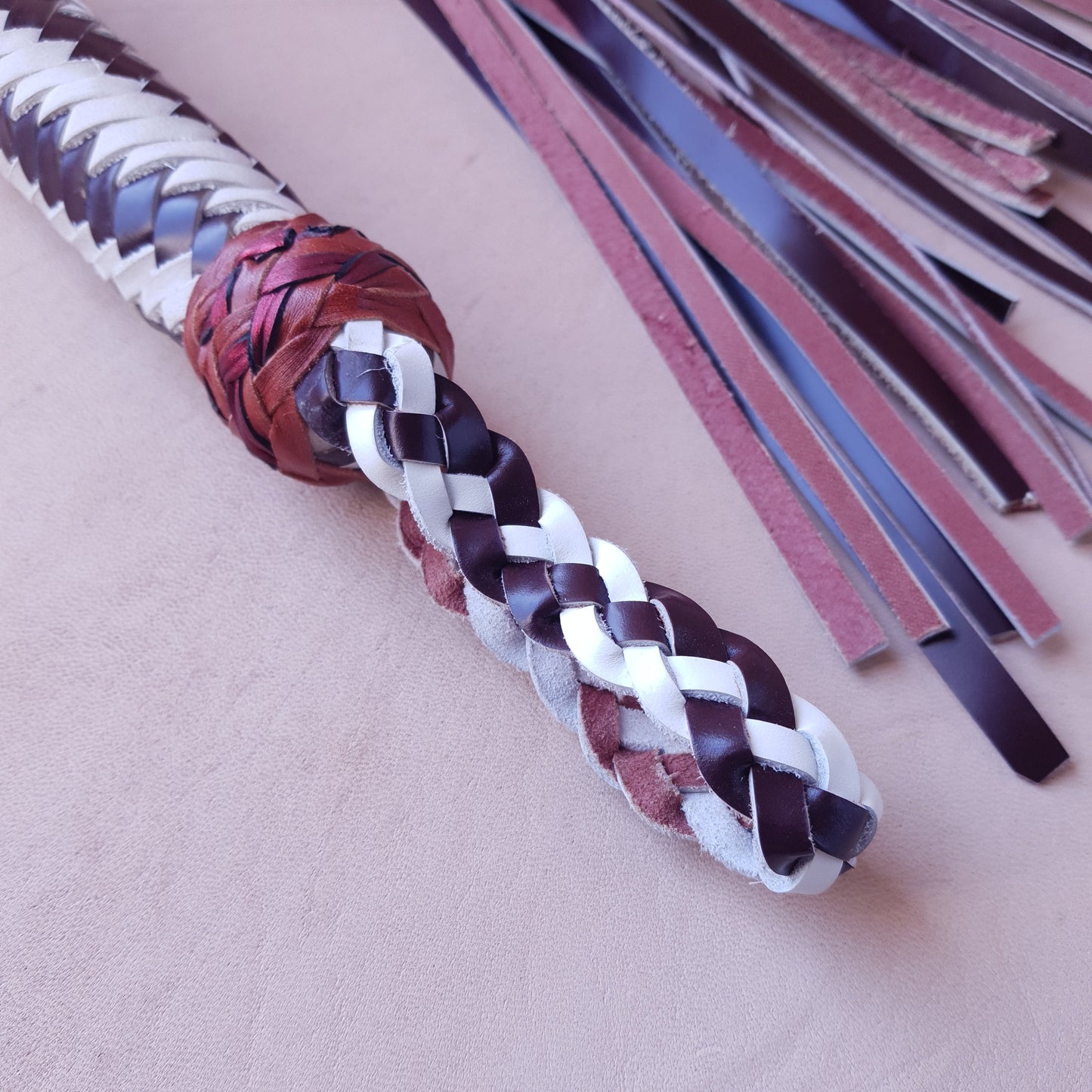 Martinet cuir & knot - 66 cm - blanc & marron