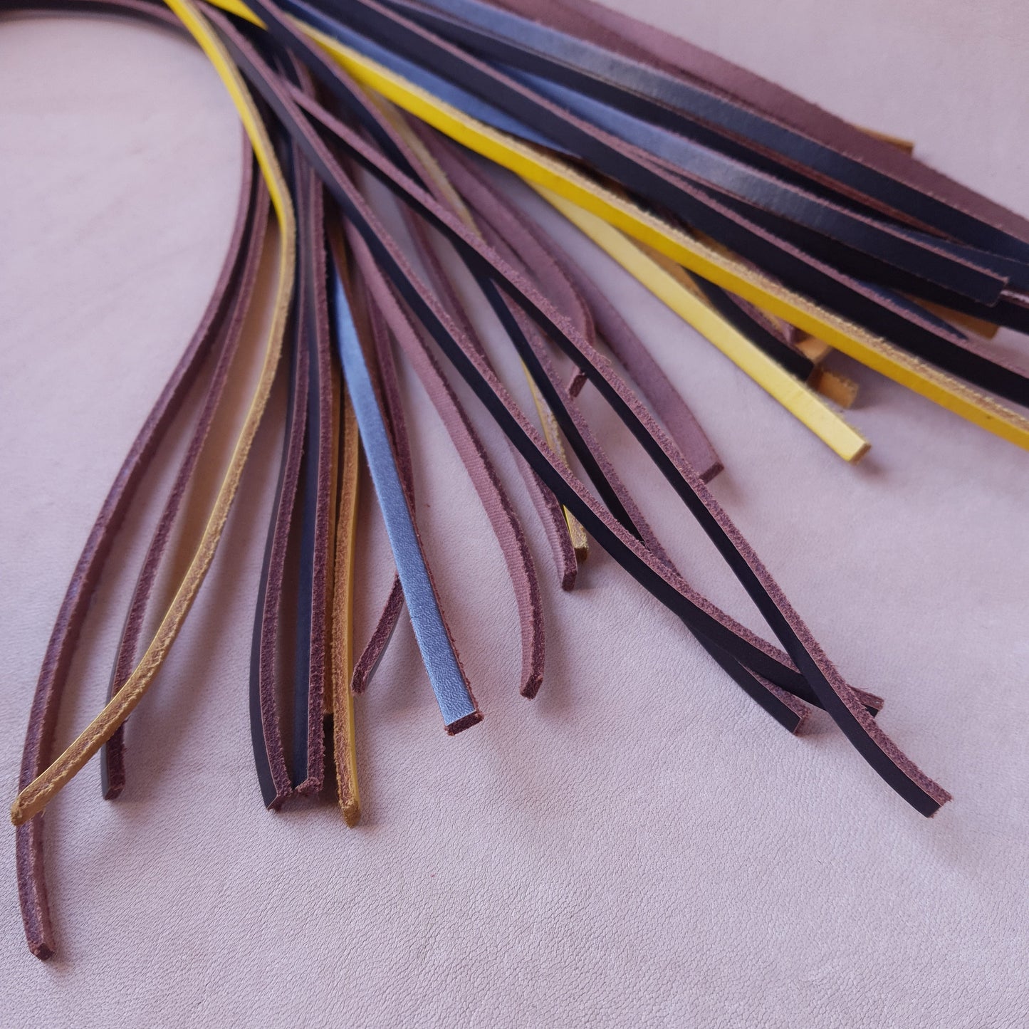 Martinet cuir & knot - 66 cm - marron, jaune & rouge