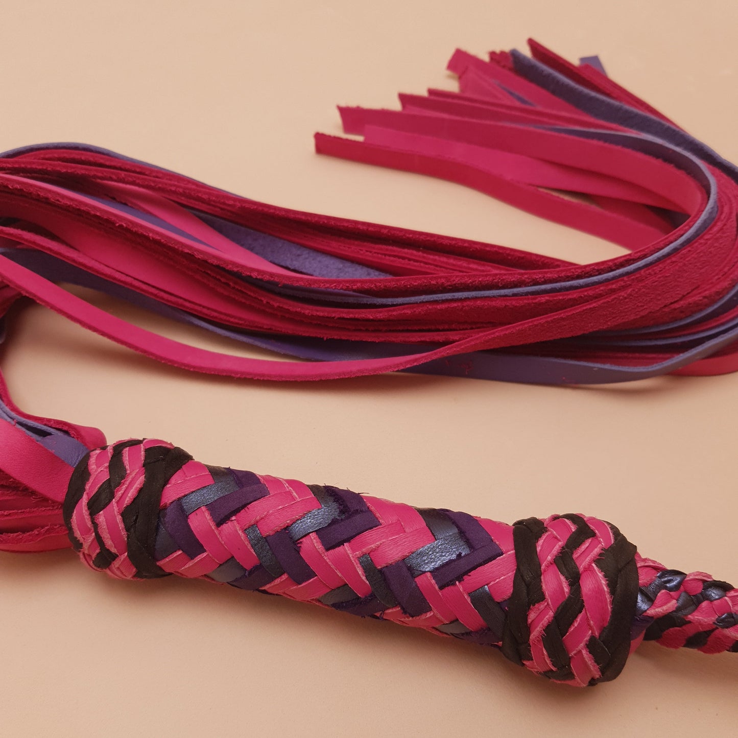 Leather & knot flogger - 76 cm - pink, purple & black