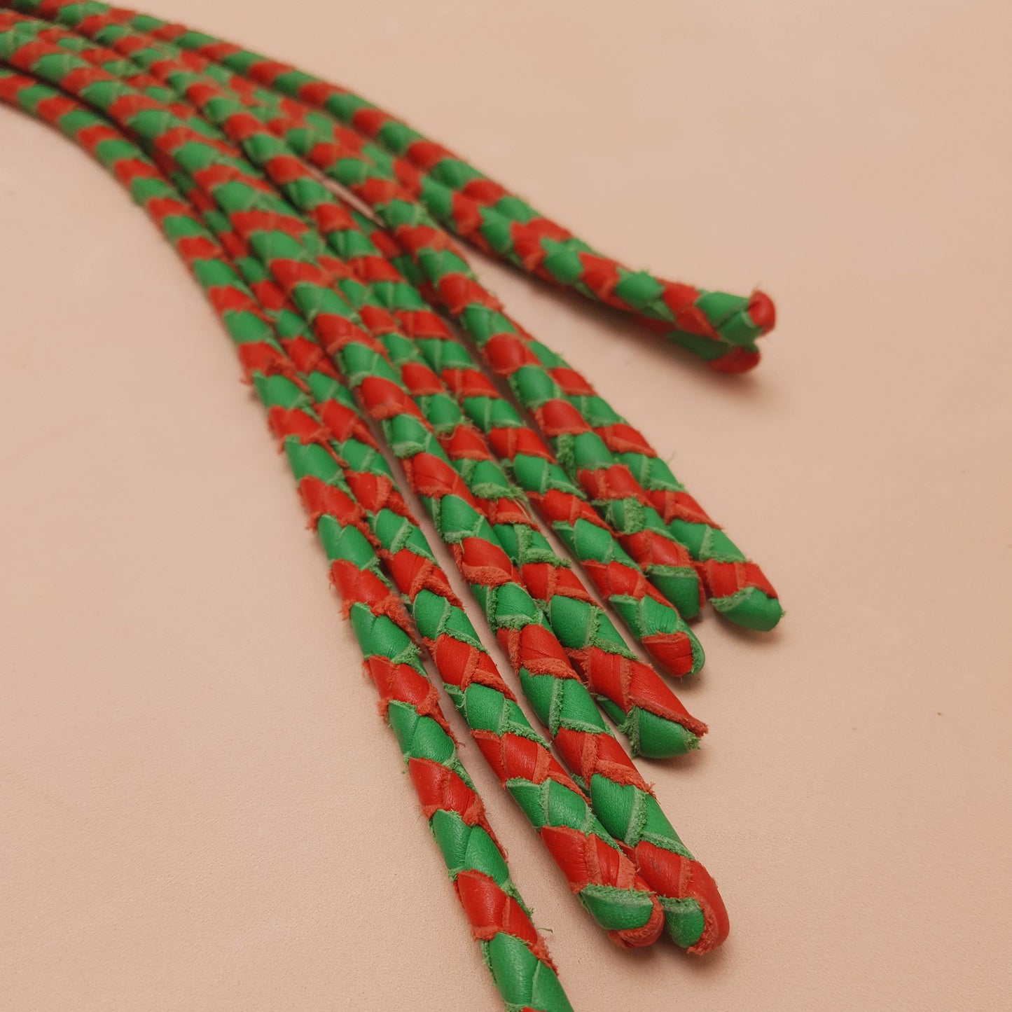 Martinet cat o nine cuir & inox - 67 cm - vert & rouge