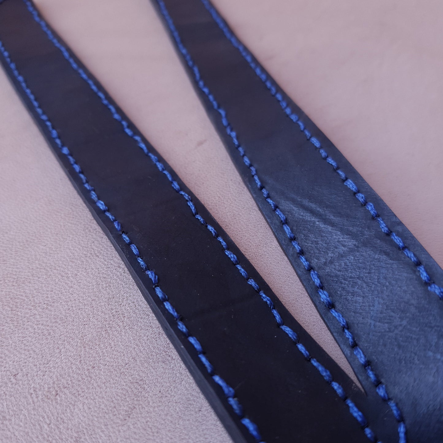 Strap caoutchouc & bois (acacia) - 45 cm - noir