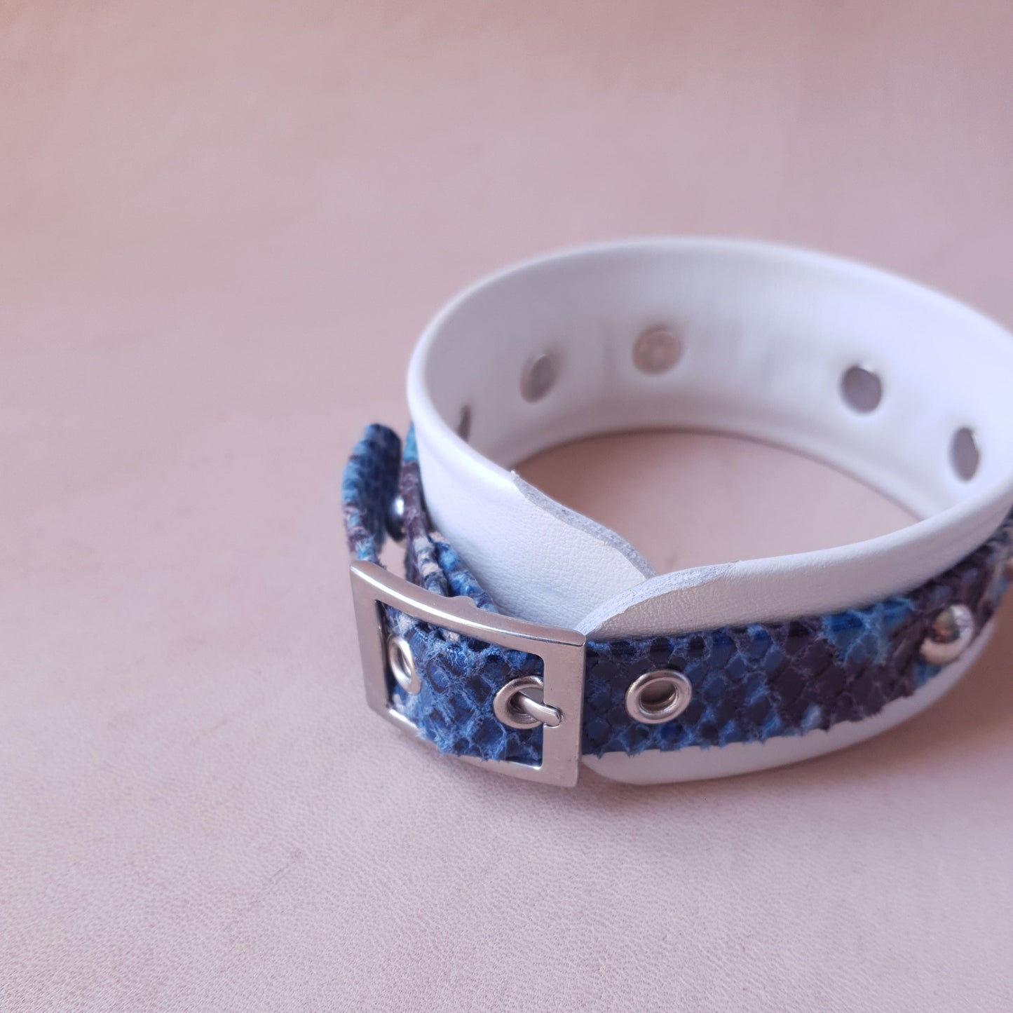 Collier en cuir - 35 cm - bleu & blanc