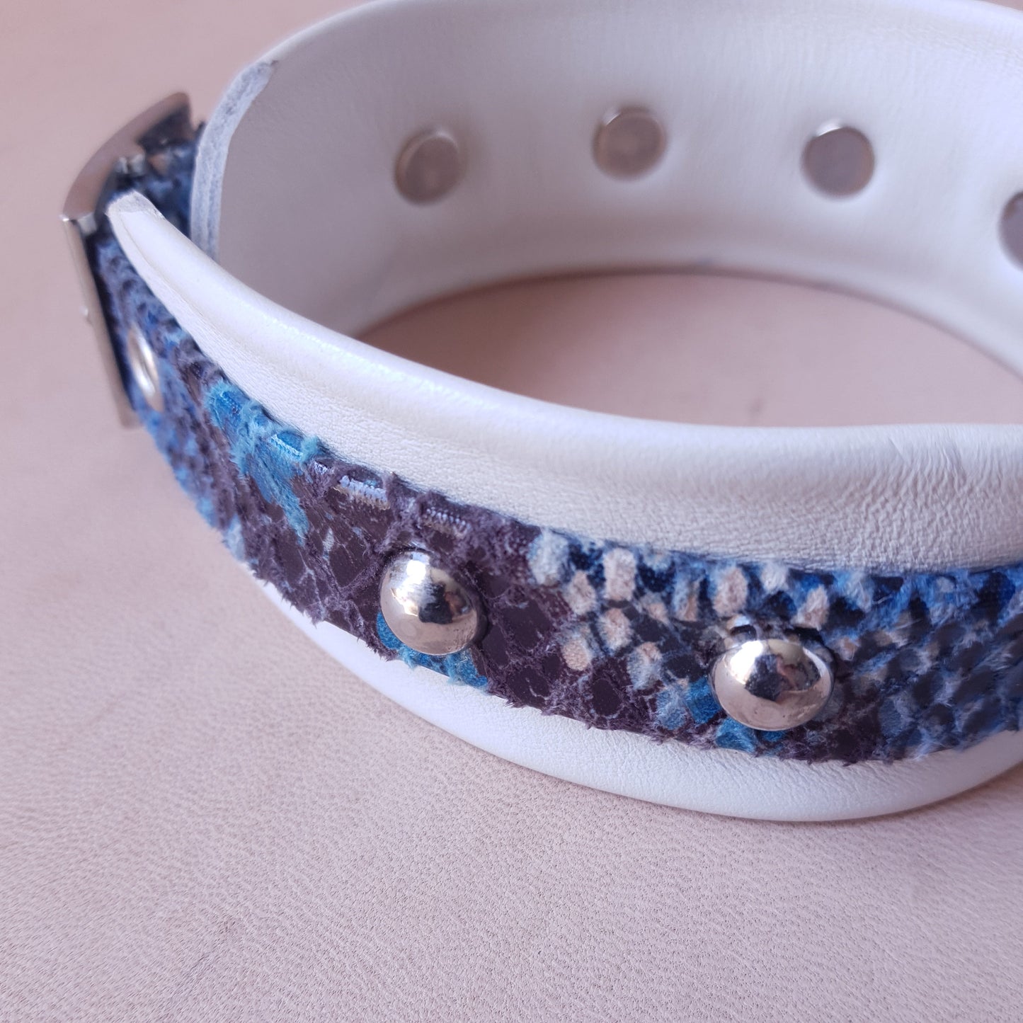 Collier en cuir - 35 cm - bleu & blanc