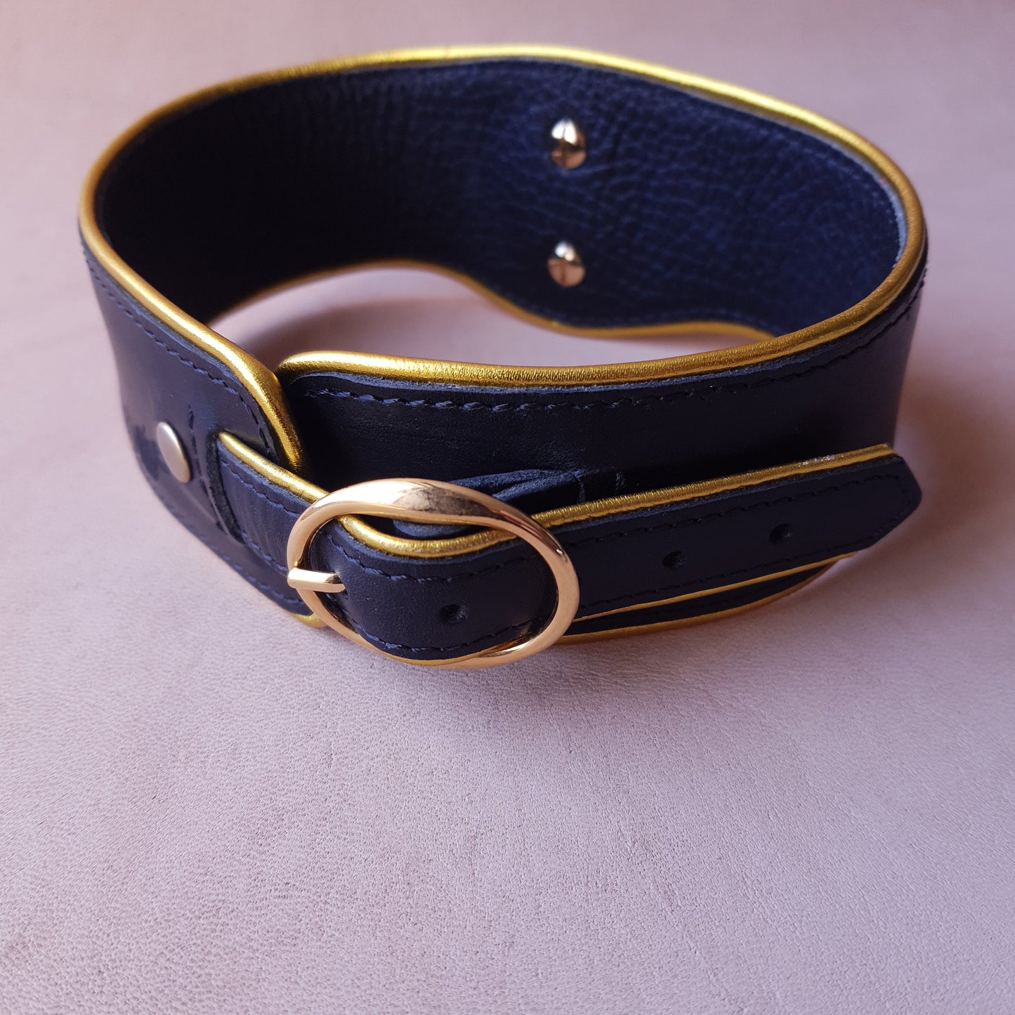 Collier en cuir - noir & or