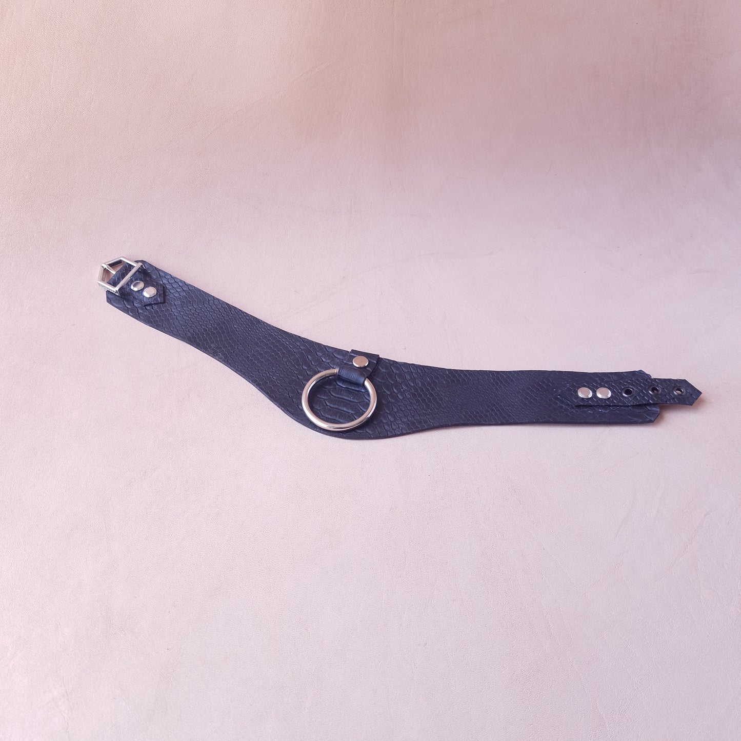 Collier en latex - 38 cm - noir