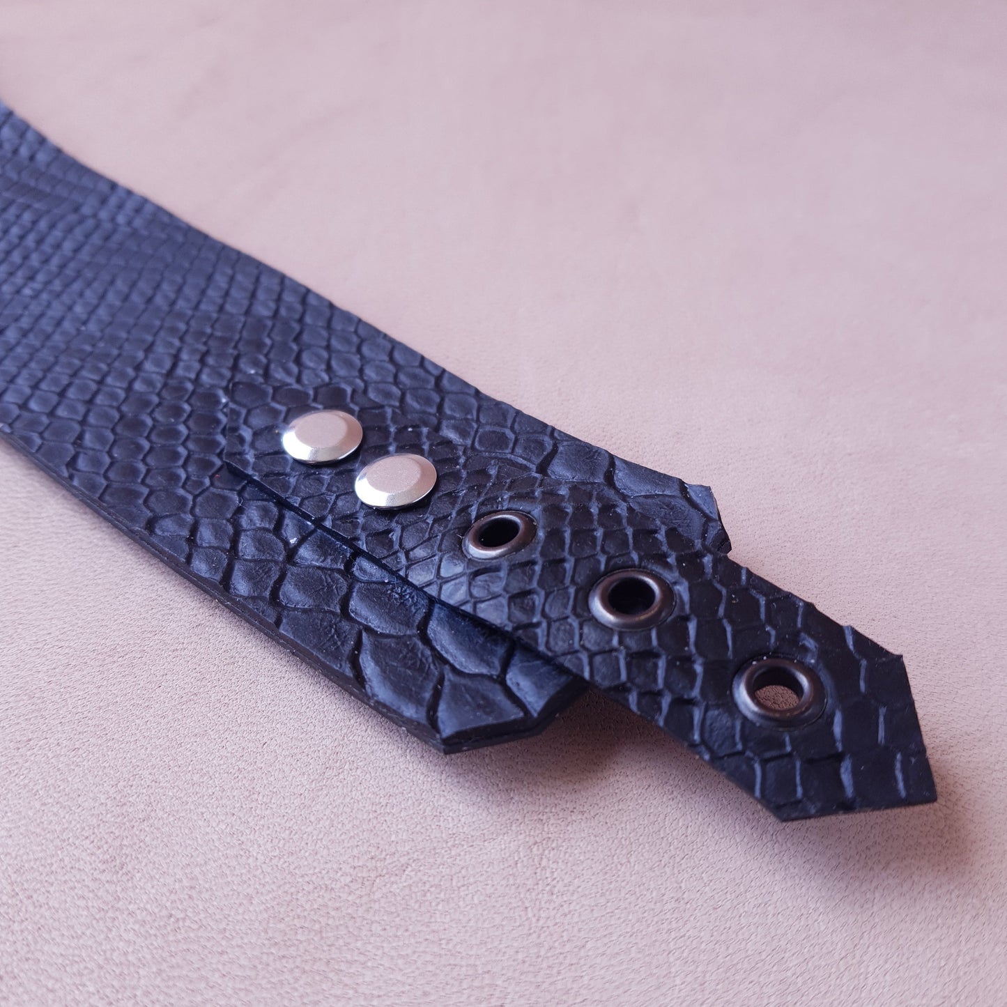 Collier en latex - 38 cm - noir