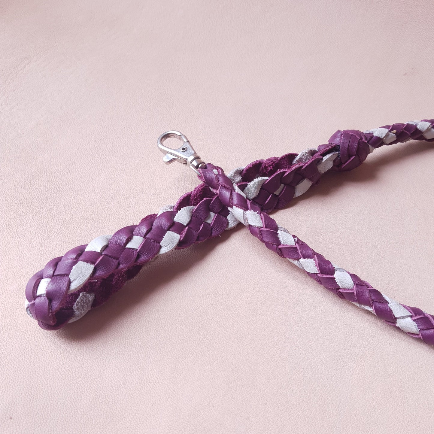 Laisse en cuir - 68 cm - violette & blanche