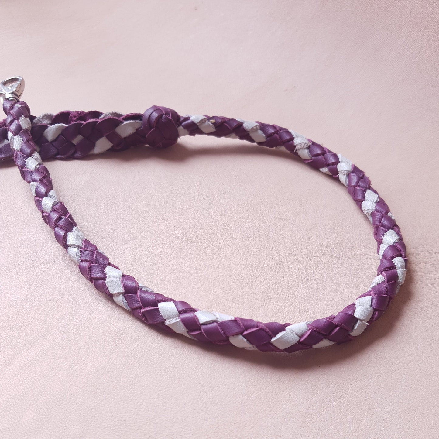 Laisse en cuir - 68 cm - violette & blanche