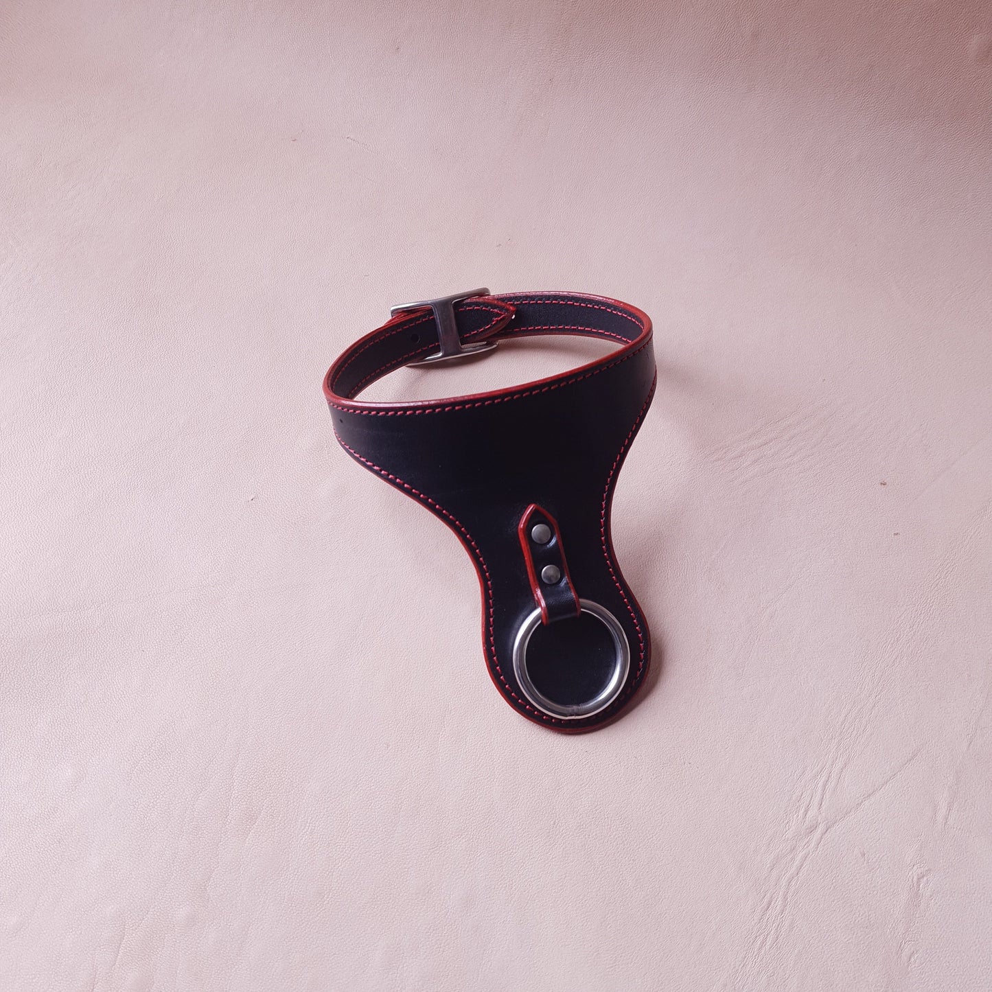 Collier en cuir - 31 cm - noir & rouge