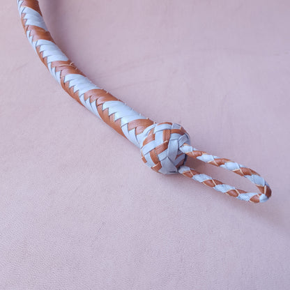 Fouet cravache mexicaine - 54 cm en cuir tressé - marron & bleu clair