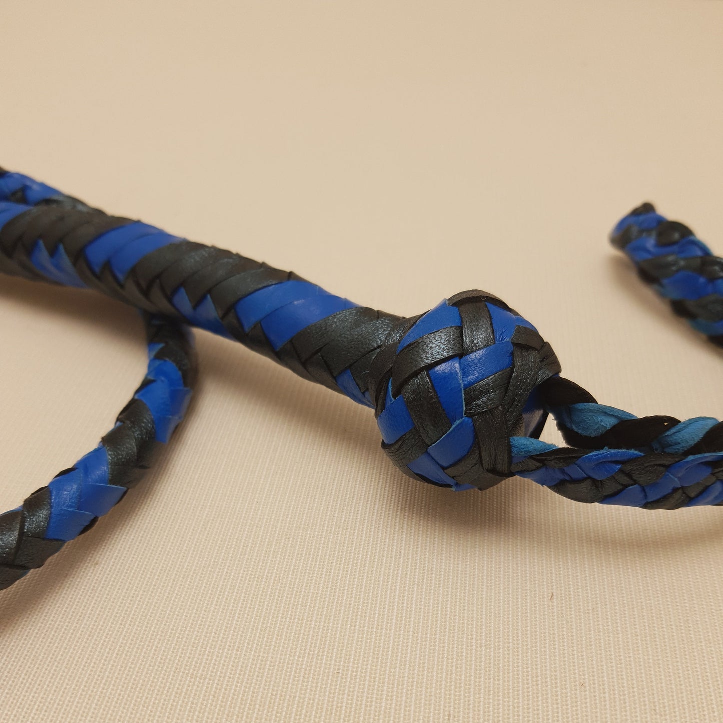 Single Tail Whip - 100 cm braided leather - blue & black
