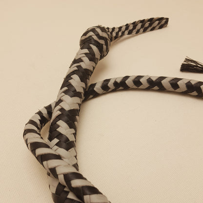 Fouet Single Tail - 126 cm en cuir tressé - noir & gris