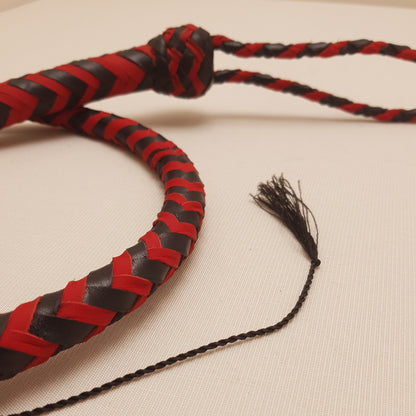 Fouet Single Tail - 90 cm en cuir tressé - rouge & noir