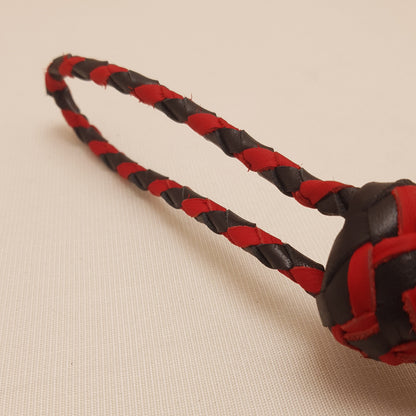 Fouet Single Tail - 90 cm en cuir tressé - rouge & noir