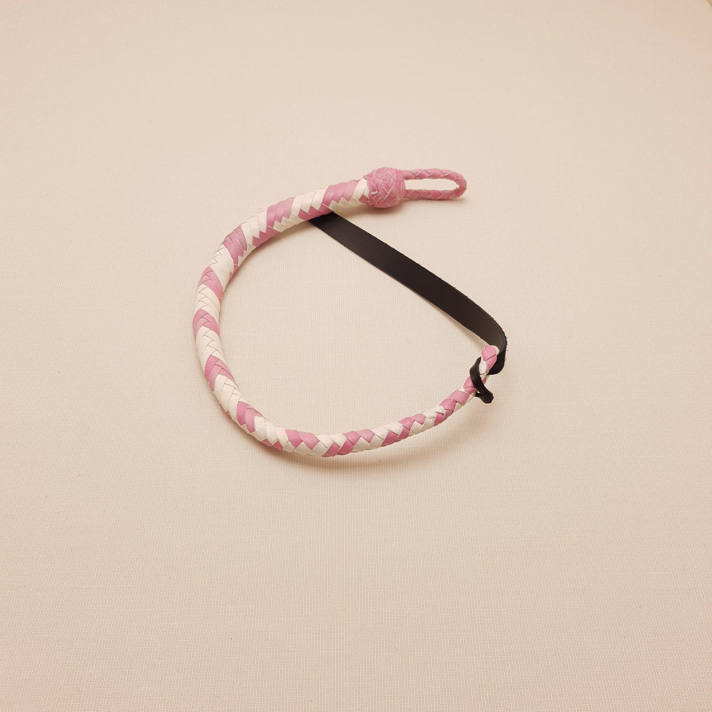 Fouet cravache mexicaine - 45 cm en cuir tressé - rose & blanc