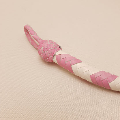 Fouet cravache mexicaine - 45 cm en cuir tressé - rose & blanc