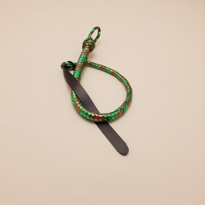 Fouet cravache mexicaine - 56 cm en cuir tressé - vert & bronze