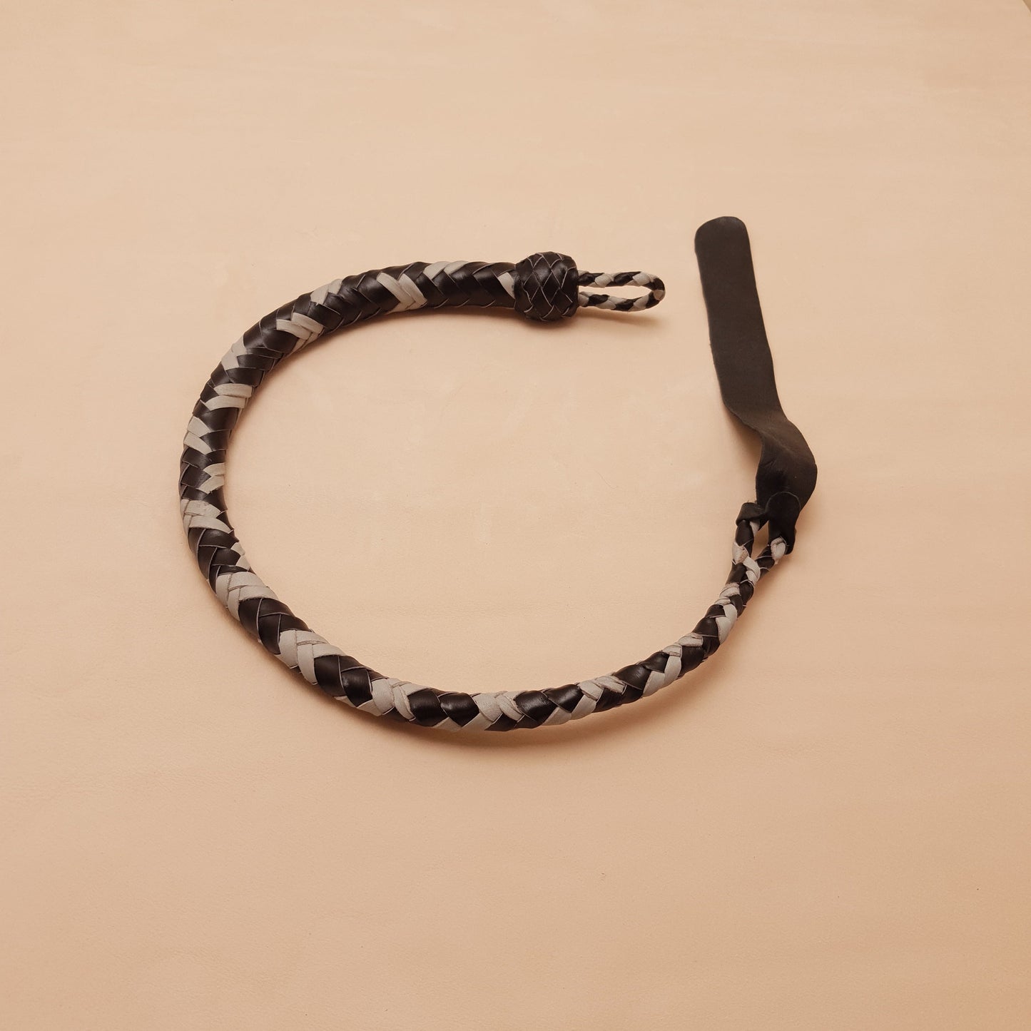 Fouet cravache mexicaine - 56 cm en cuir tressé - noir & gris