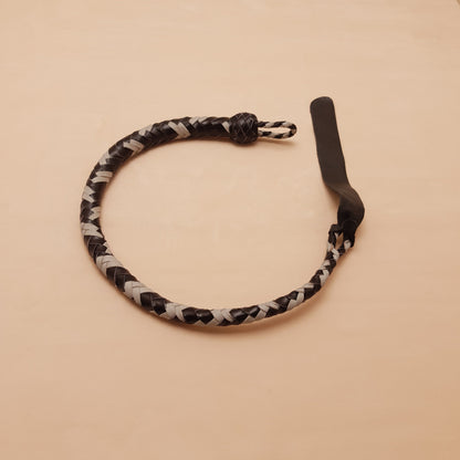 Fouet cravache mexicaine - 56 cm en cuir tressé - noir & gris
