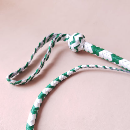 Fouet single tail - 70 cm en cuir tressé - blanc & vert