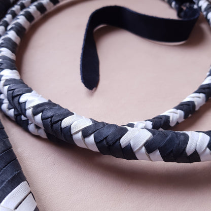 Fouet bullwhip - 240 cm en cuir tressé - noir & blanc