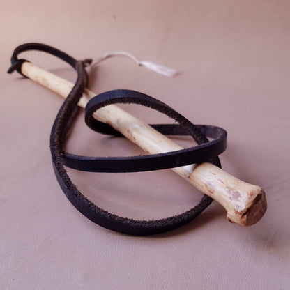 Fouet manche en bois - 105 cm en cuir - noir