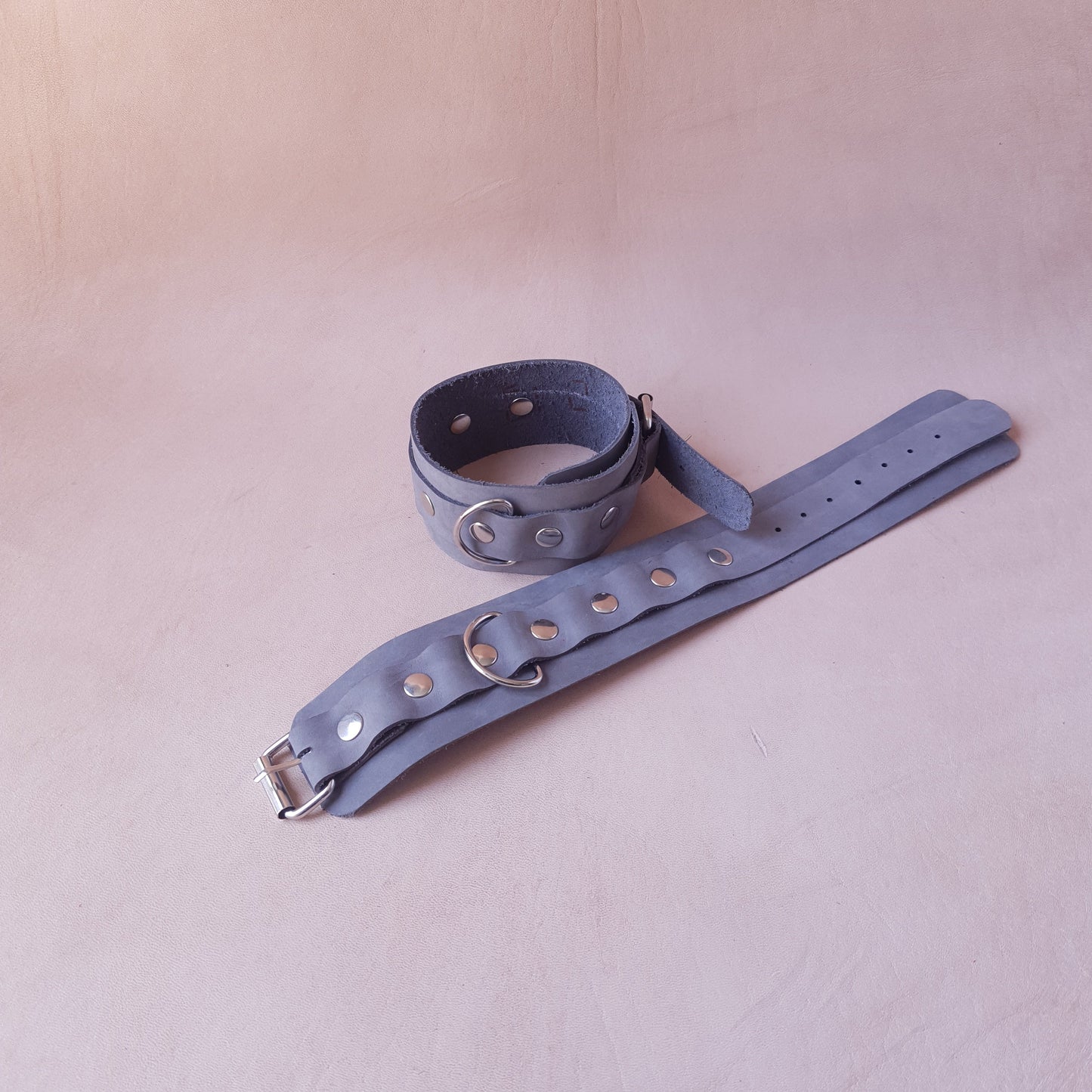 Menottes cuir - 27 cm - gris