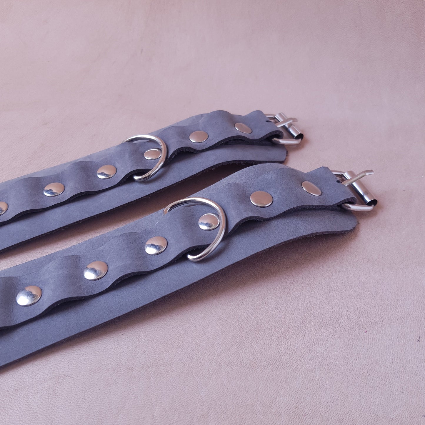 Menottes cuir - 27 cm - gris