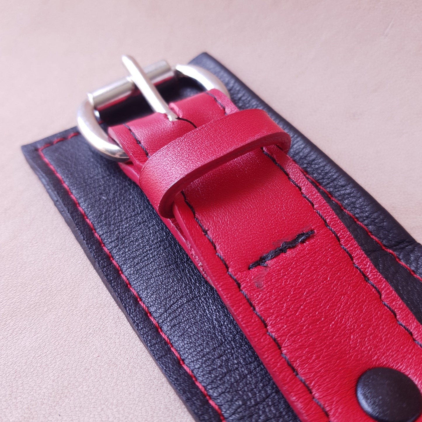 Menottes cuir - 25,5 cm - rouge & noir