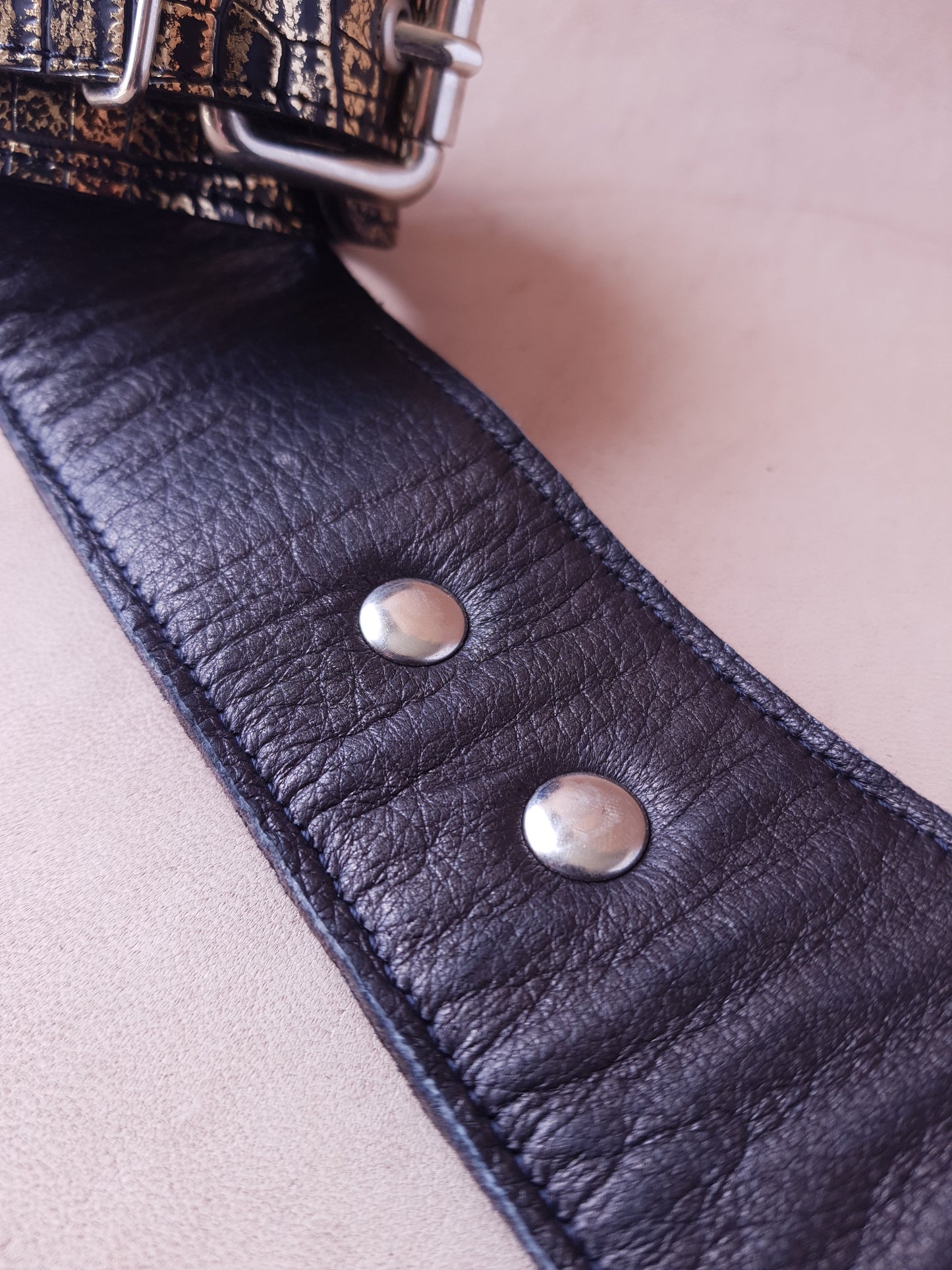 Menottes cuir - 20 cm - or & noir