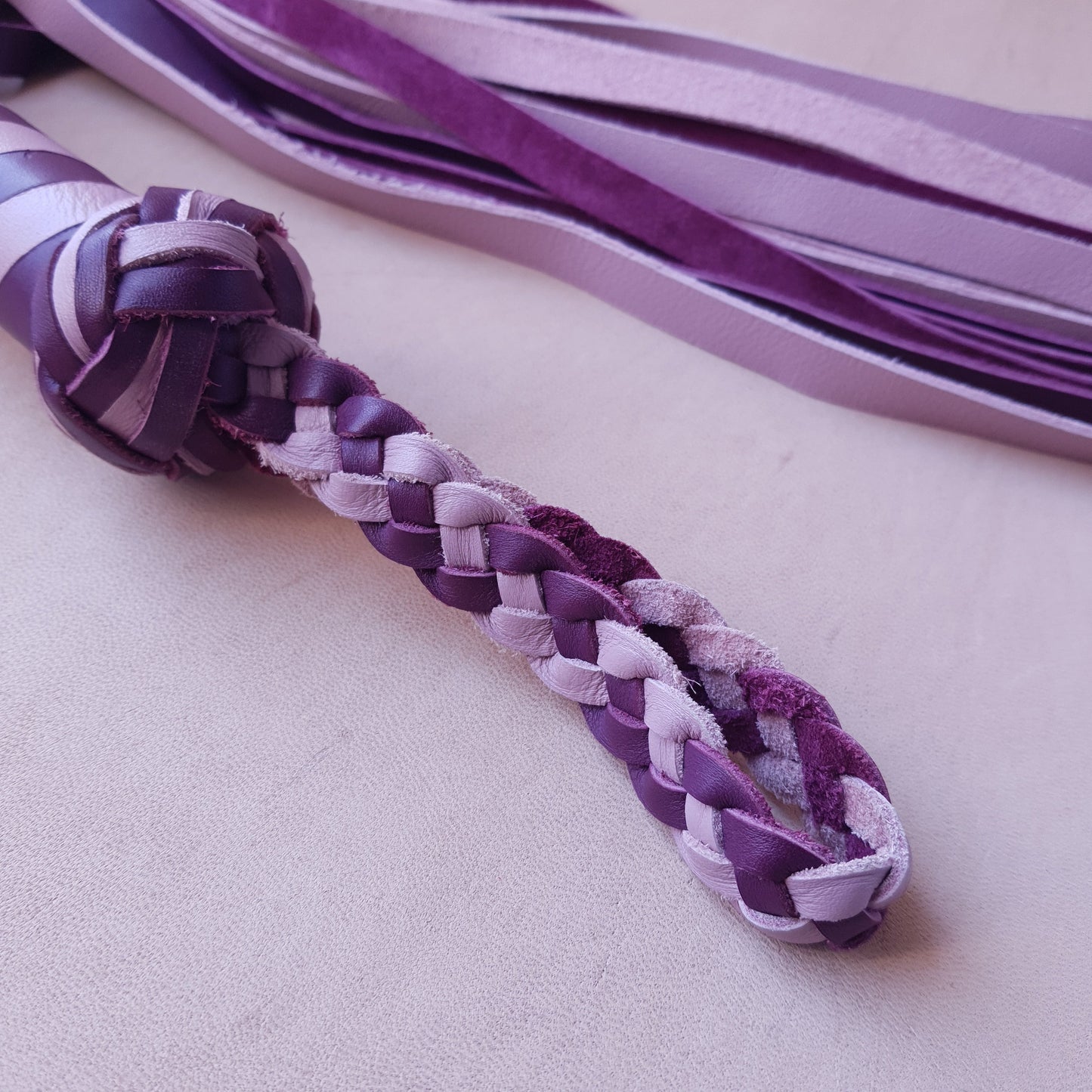 Martinet cuir & knot - 62 cm - rose & violet