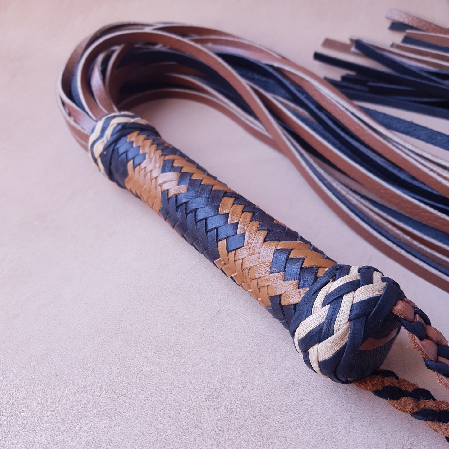 Martinet cuir & knot - 93 cm - noir & marron