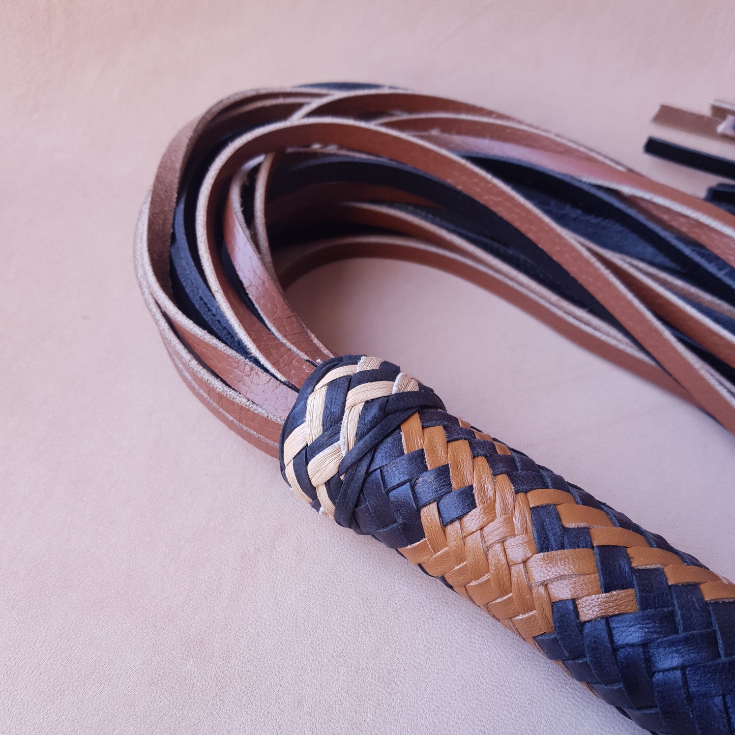 Martinet cuir & knot - 93 cm - noir & marron