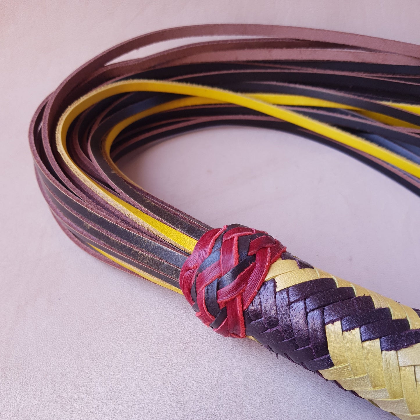 Martinet cuir & knot - 66 cm - marron, jaune & rouge