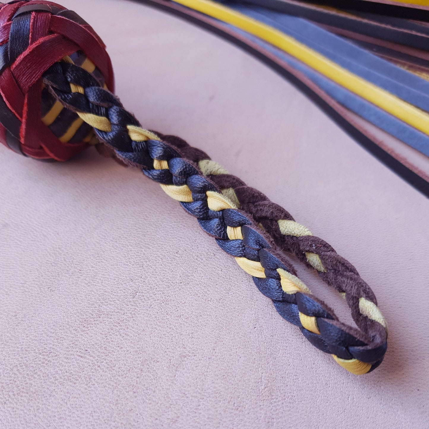Martinet cuir & knot - 66 cm - marron, jaune & rouge