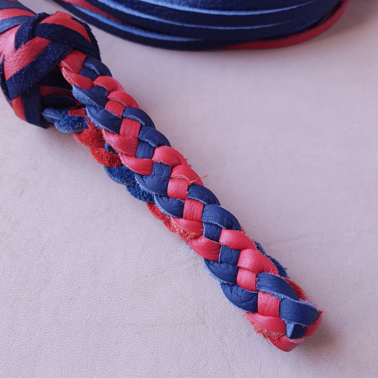 Martinet cuir & knot - 61 cm - bleu & rouge