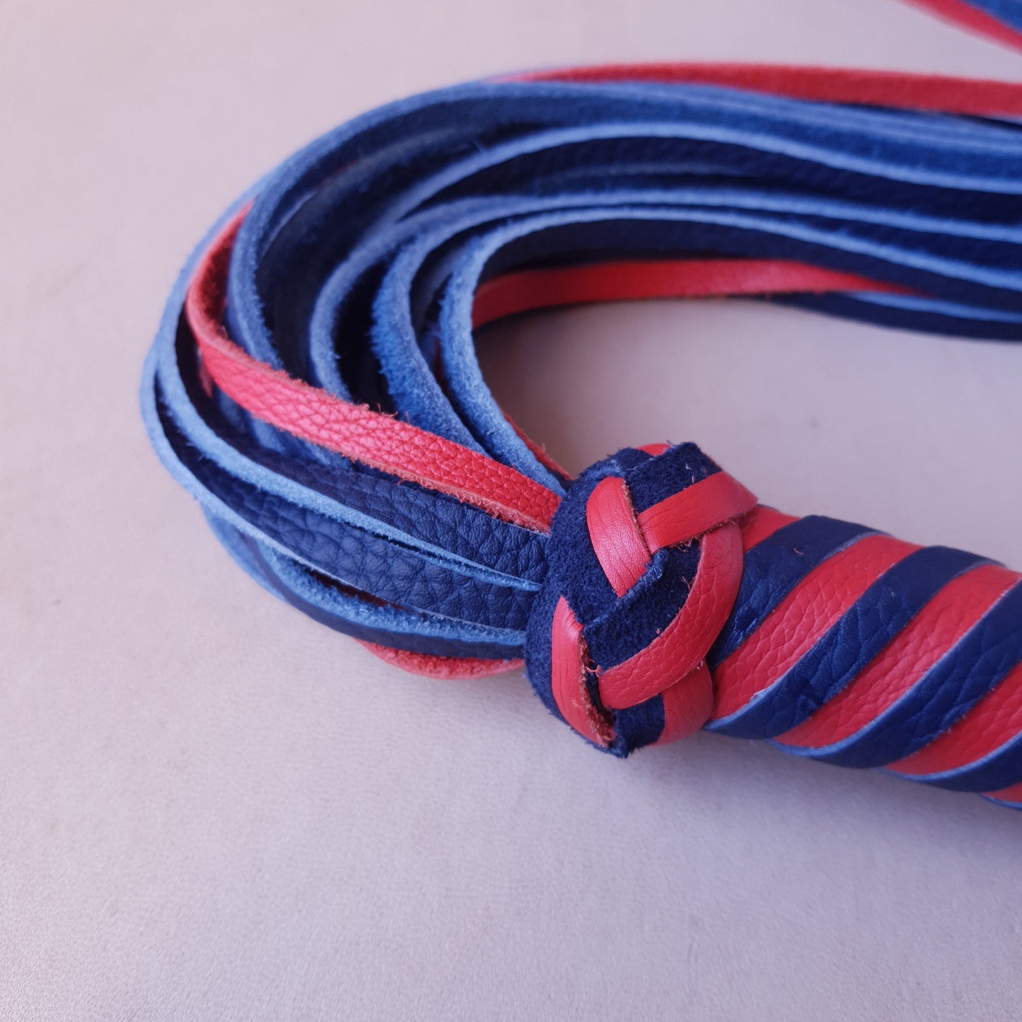 Martinet cuir & knot - 61 cm - bleu & rouge