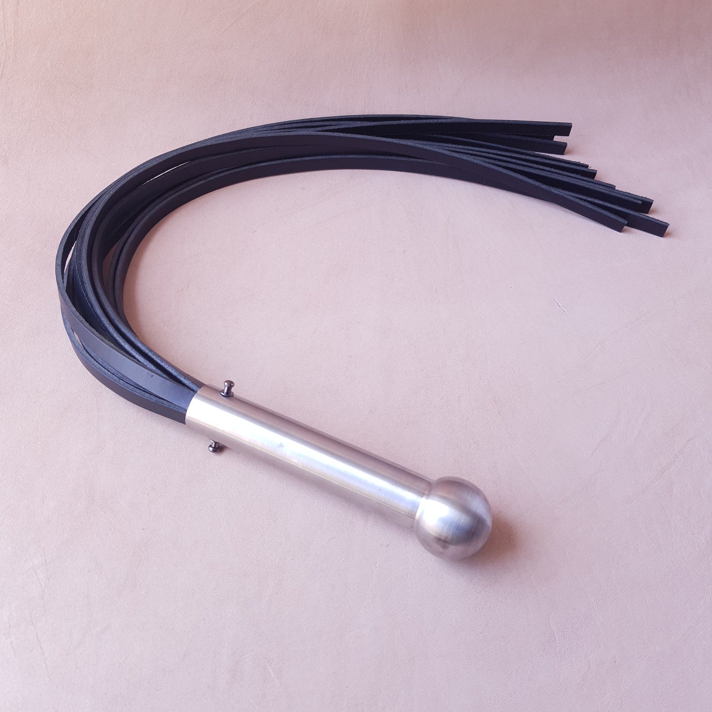 Martinet cuir & inox - 69 cm - noir