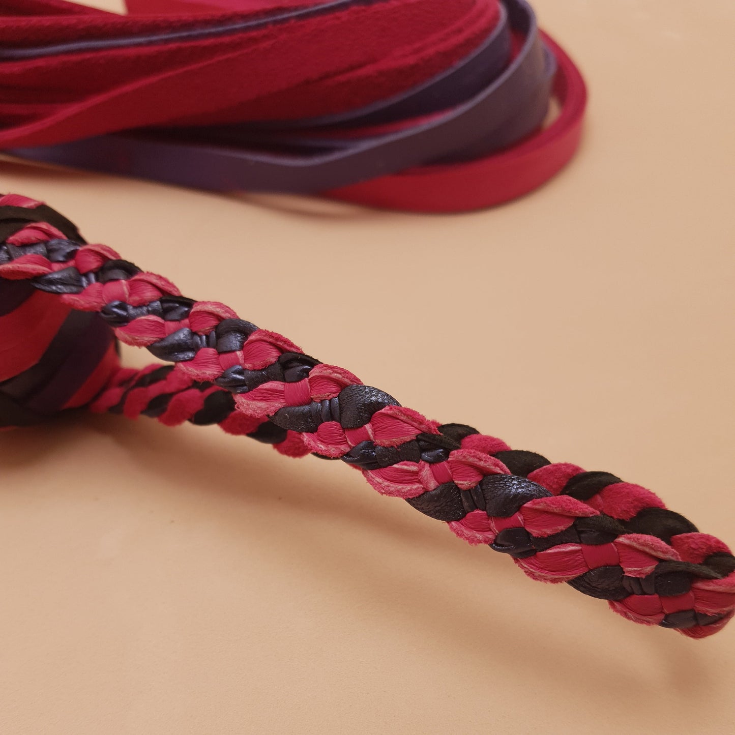 Martinet cuir & knot - 76 cm - rose, violet & noir