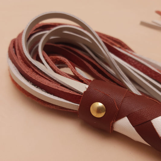 Leather flogger - 62 cm - burgundy & white