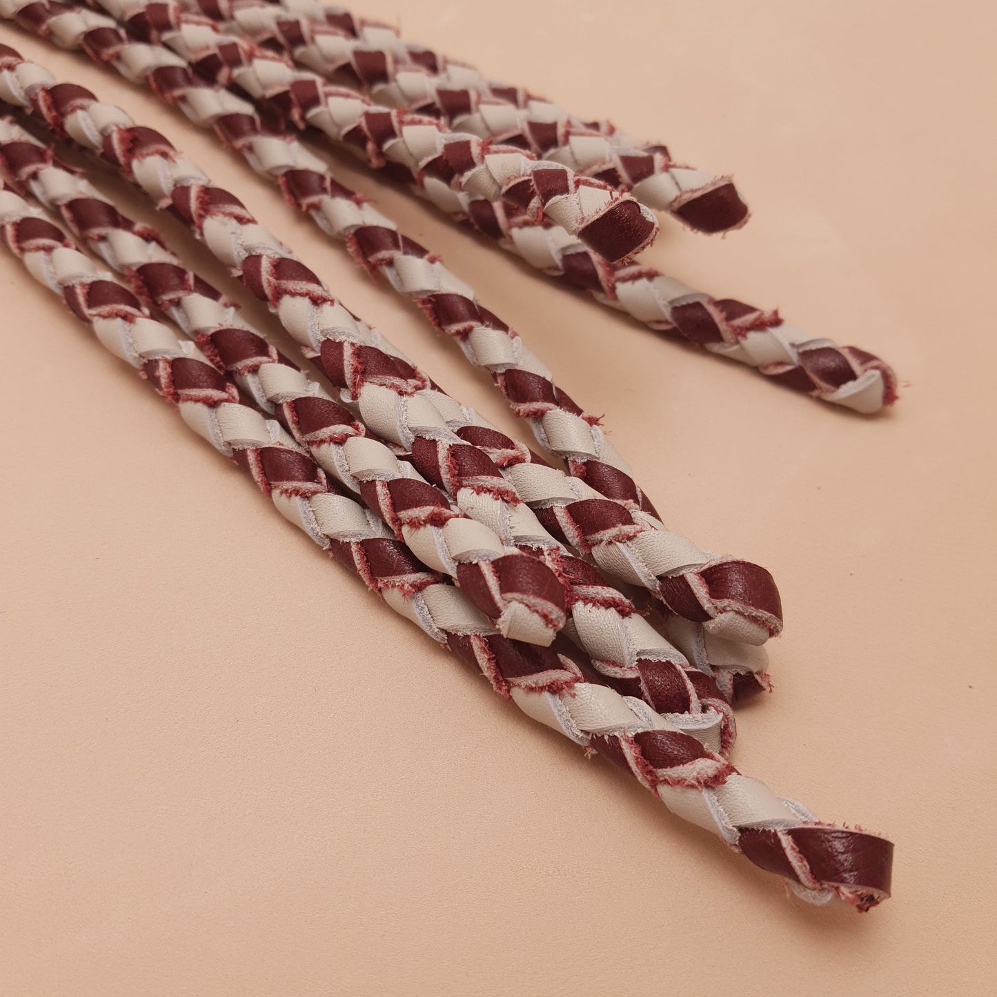 Martinet cat o nine cuir & inox - 74 cm - bordeaux & blanc