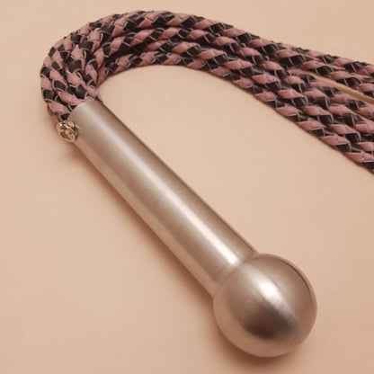 Martinet cat o nine cuir & inox - 64 cm - noir & rose