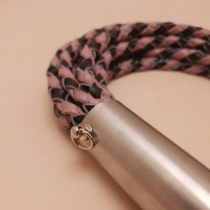 Martinet cat o nine cuir & inox - 64 cm - noir & rose