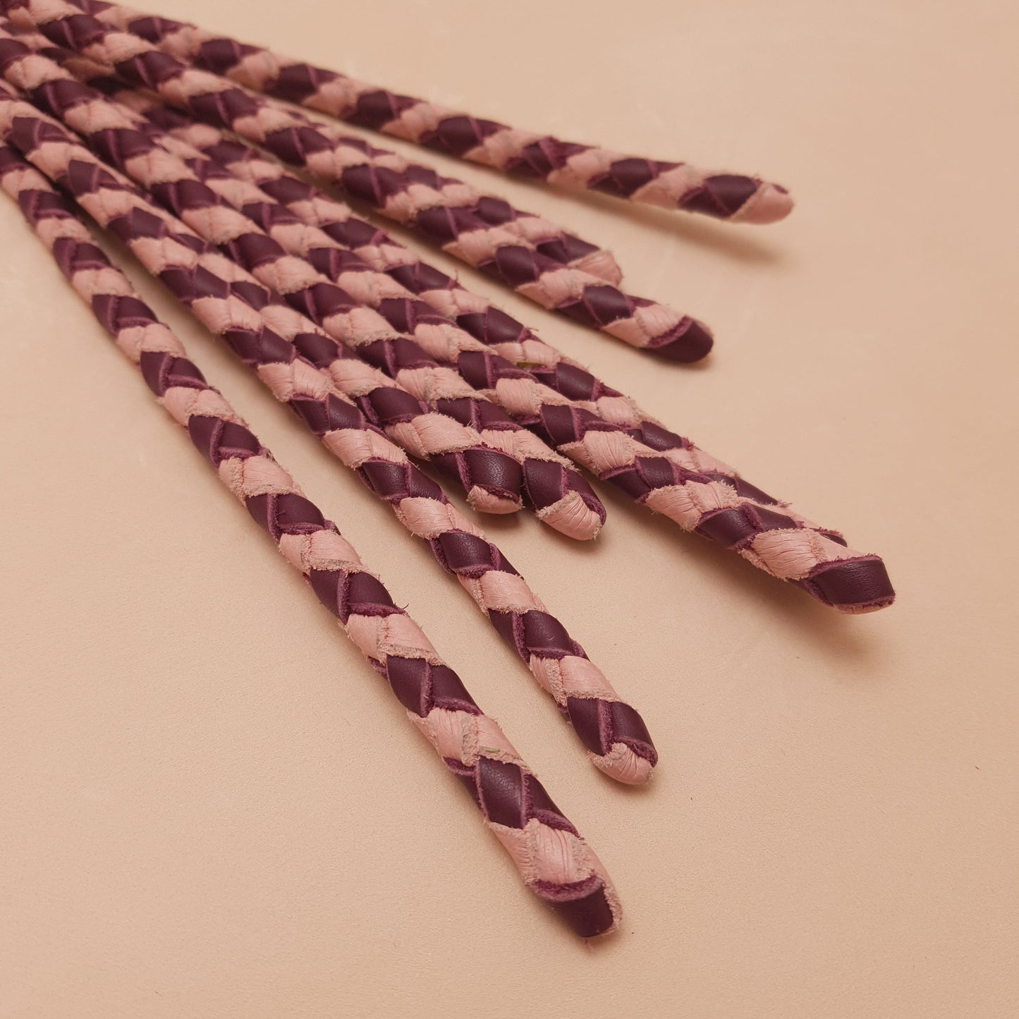 Martinet cat o nine cuir & inox - 64 cm - rose & violet